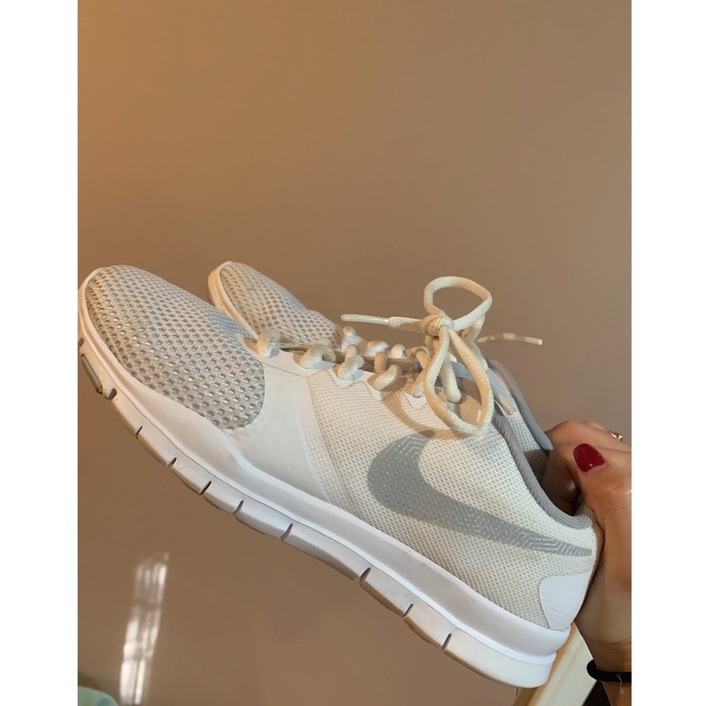 Nike Tennis Shoes